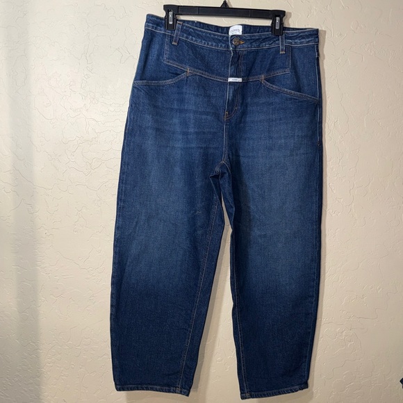 Closed Denim - Closed barrel dark wash high rise cropped length jeans size 33